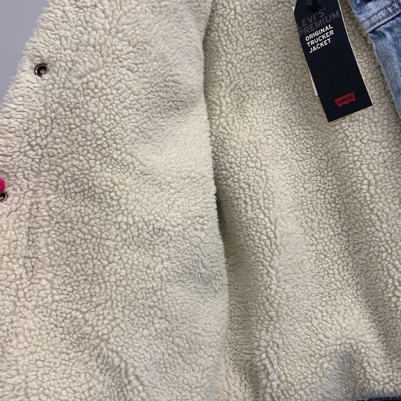 LEVI'S Women's Original Sherpa Trucker Jean Jacket - Picture 4 of 7